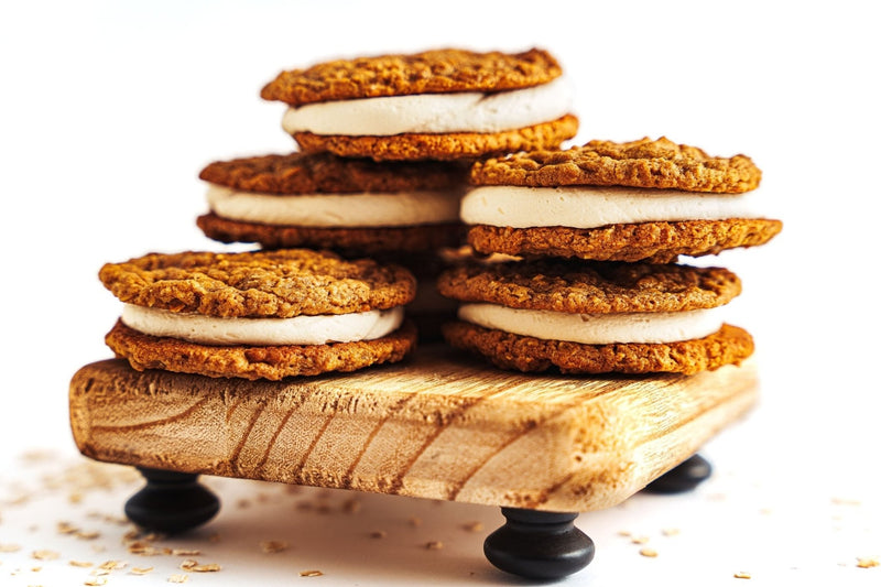 APPLE OATMEAL CREAM PIES