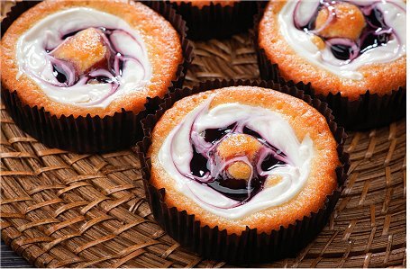KETO CHEESECAKE BLUEBERRY MUFFINS